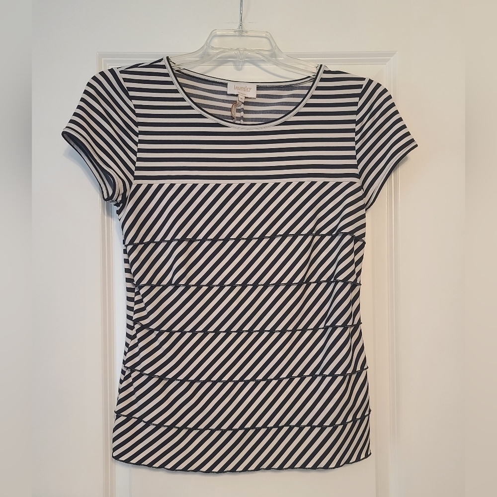 Women's Sz M Laundry by Shelli Segal Black & White Striped Short Sleeve Top